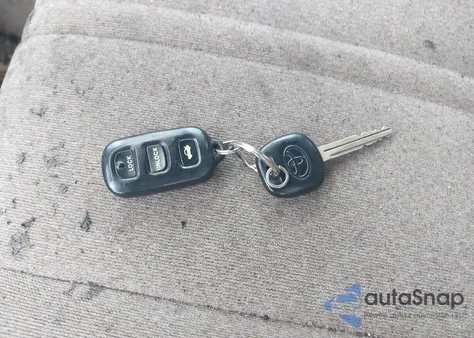 2000 Toyota Camry Le from USA, damaged, VIN 4T1BG22K8YU990250